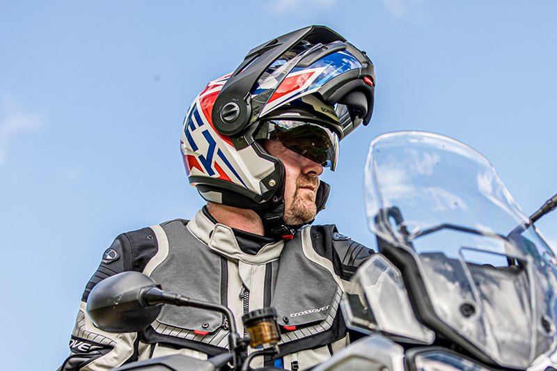 Flip lid motorcycle helmet with drop down sun visor